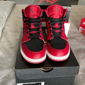 Jordan 1 mid kids